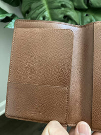 LV Mono Passport