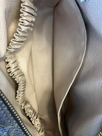 LV Trousse 23