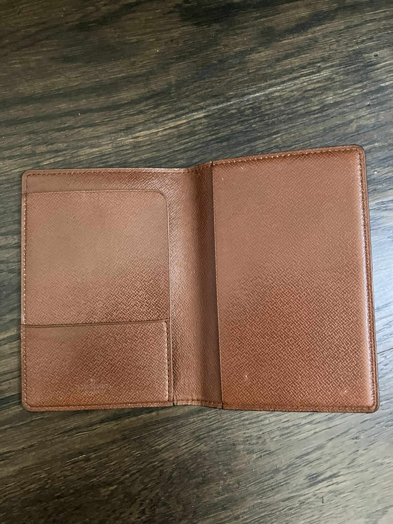 LV Mono Passport