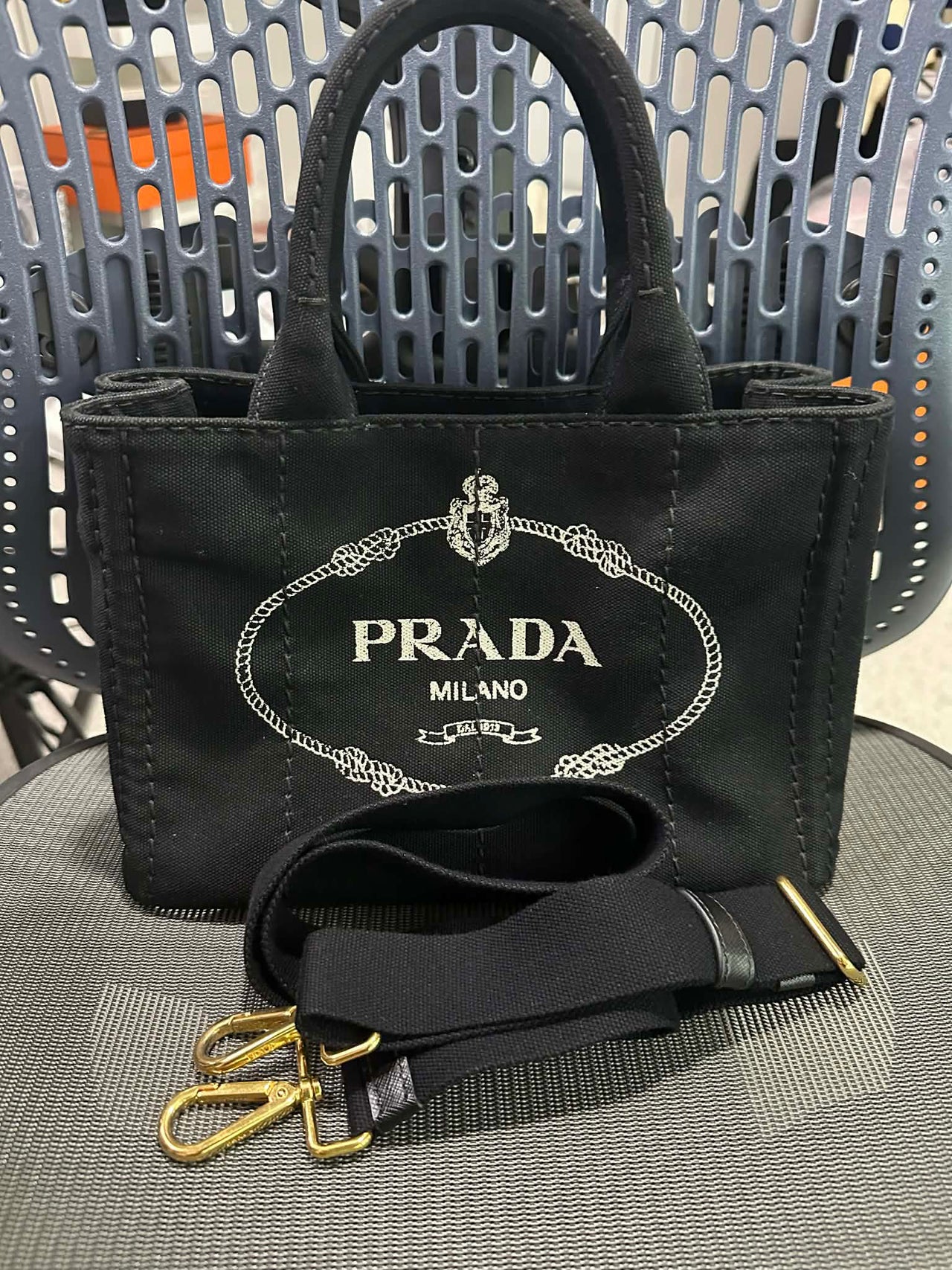 Prada Canapa