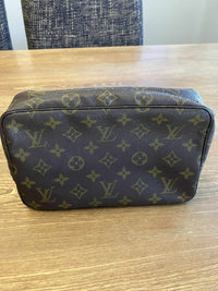 LV Trousse 23
