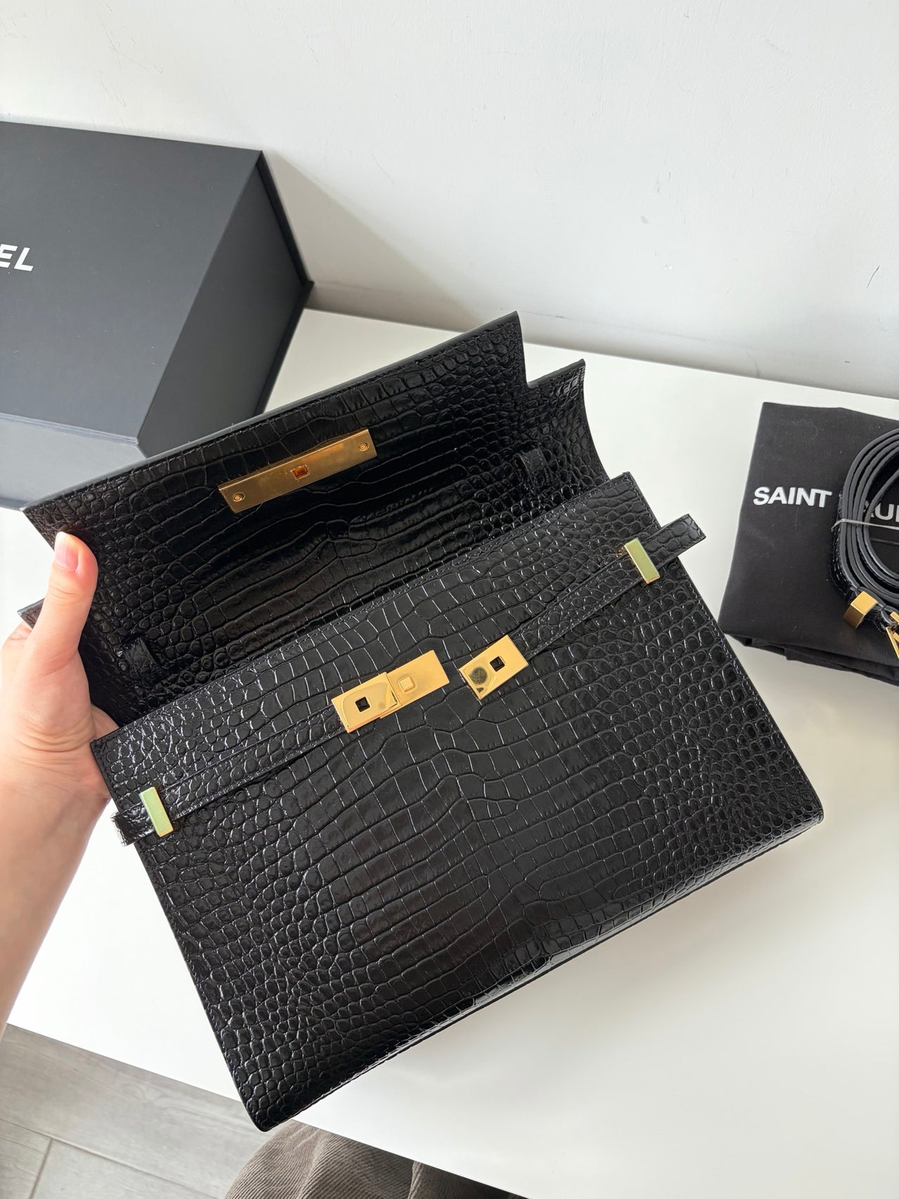 SAINT LAURENT Manhattan Medium Bag – Black Crocodile-Embossed Leather