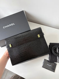 SAINT LAURENT Manhattan Medium Bag – Black Crocodile-Embossed Leather