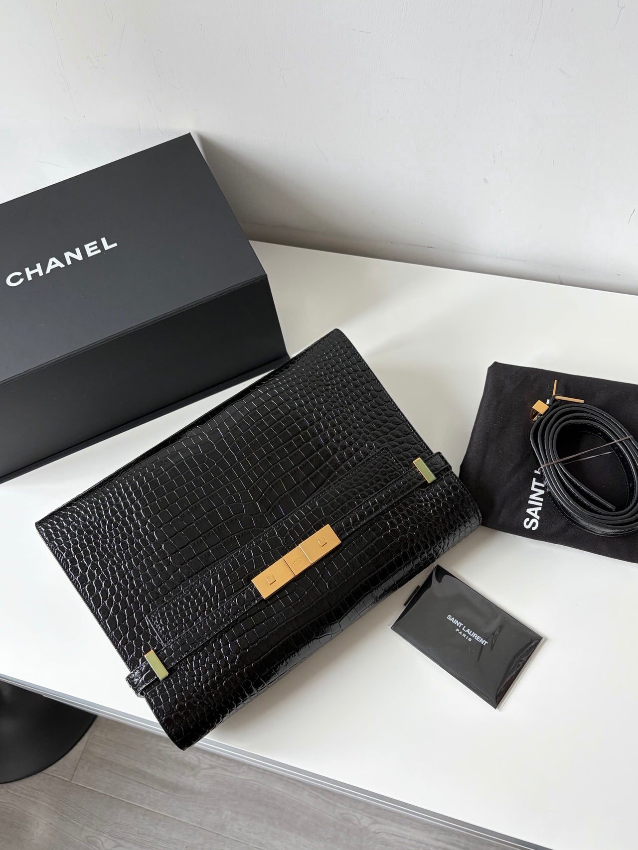 SAINT LAURENT Manhattan Medium Bag – Black Crocodile-Embossed Leather