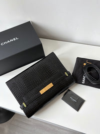 SAINT LAURENT Manhattan Medium Bag – Black Crocodile-Embossed Leather