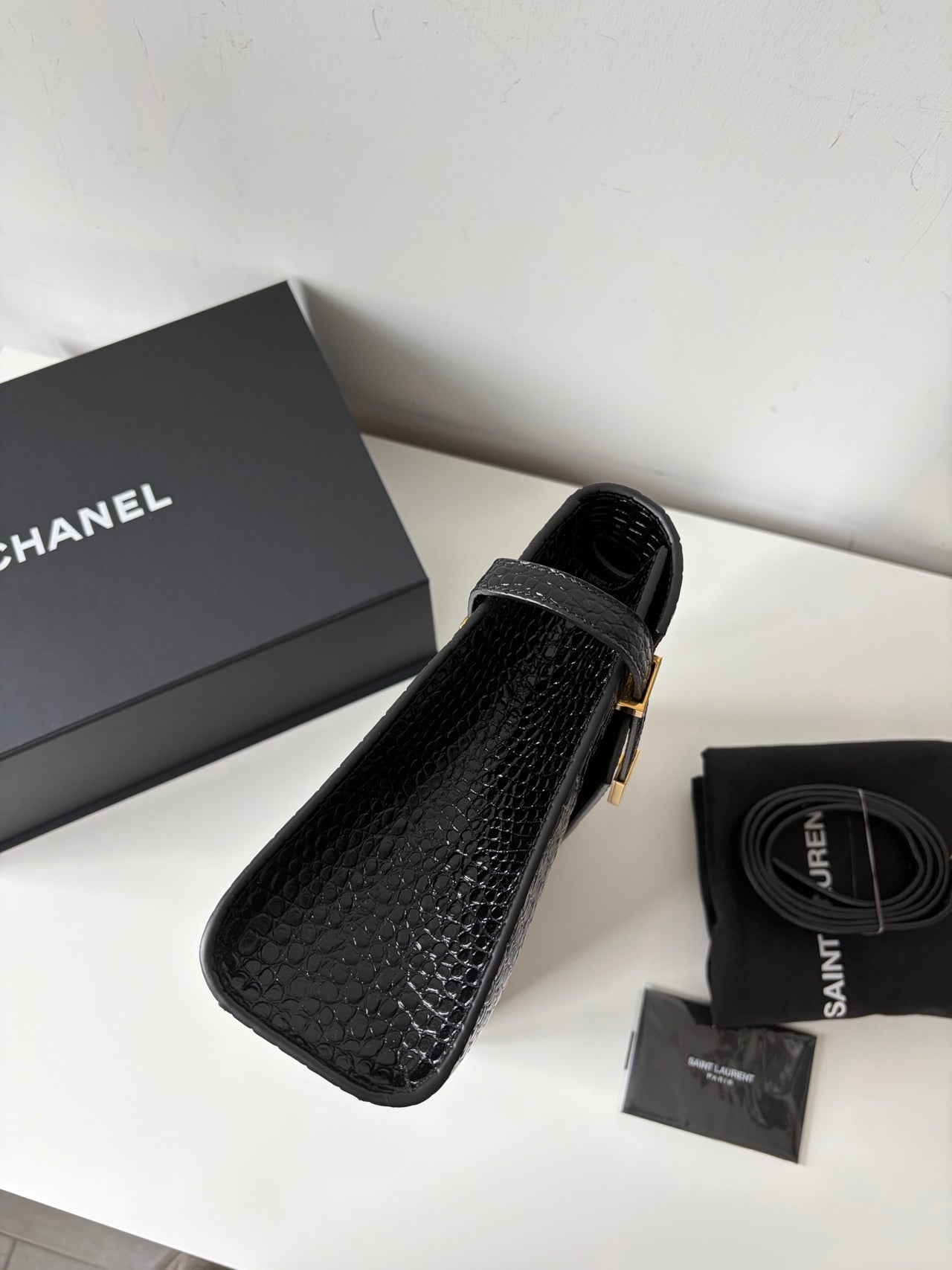 SAINT LAURENT Manhattan Medium Bag – Black Crocodile-Embossed Leather