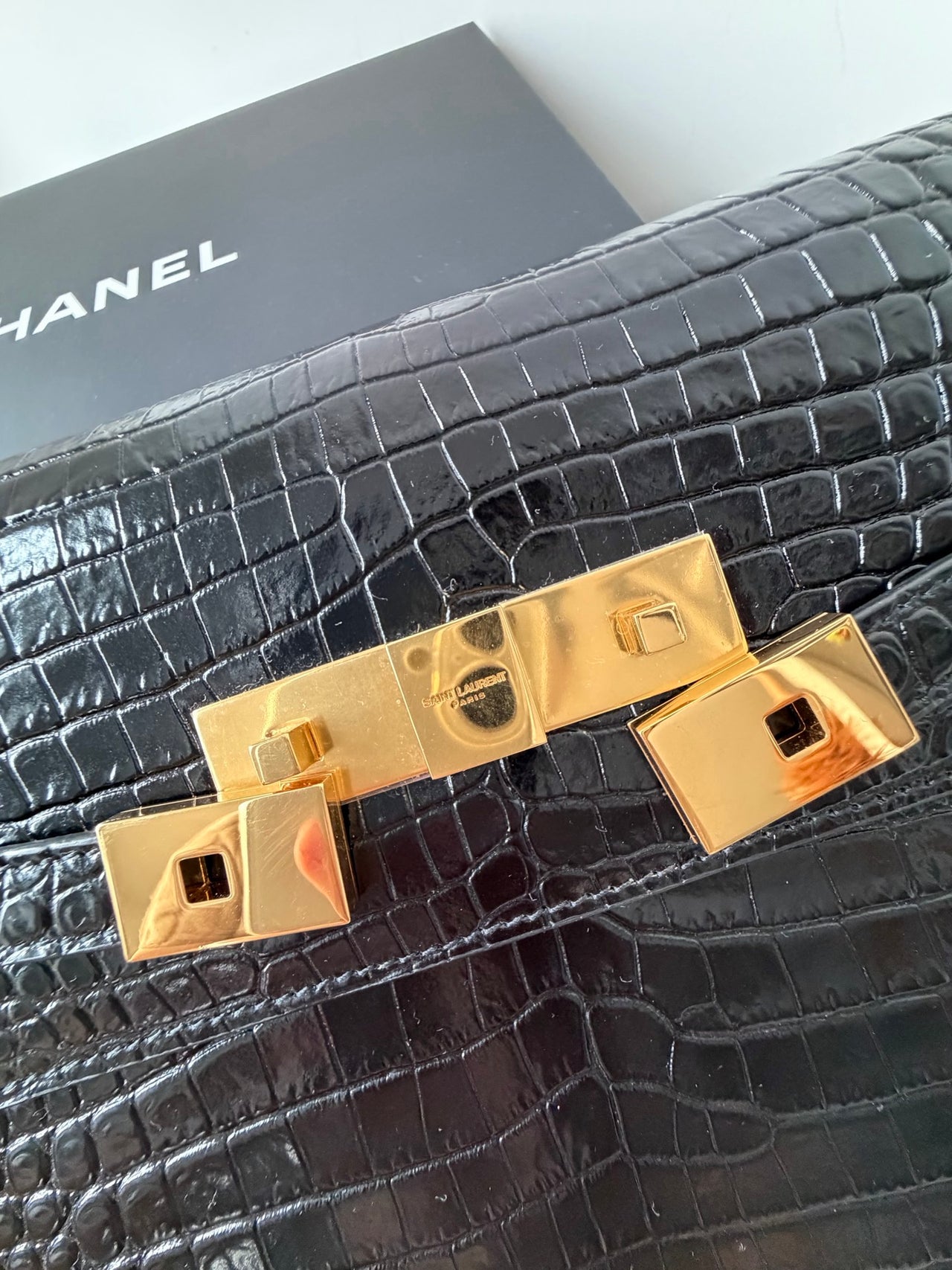 SAINT LAURENT Manhattan Medium Bag – Black Crocodile-Embossed Leather