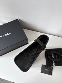 SAINT LAURENT Manhattan Medium Bag – Black Crocodile-Embossed Leather