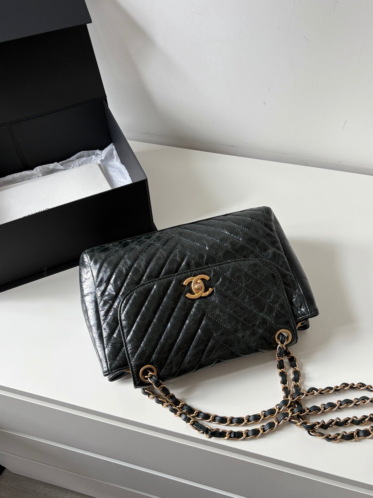 CHANEL Emerald Green V-Shaped Shoulder Bag – Oil Wax Leather