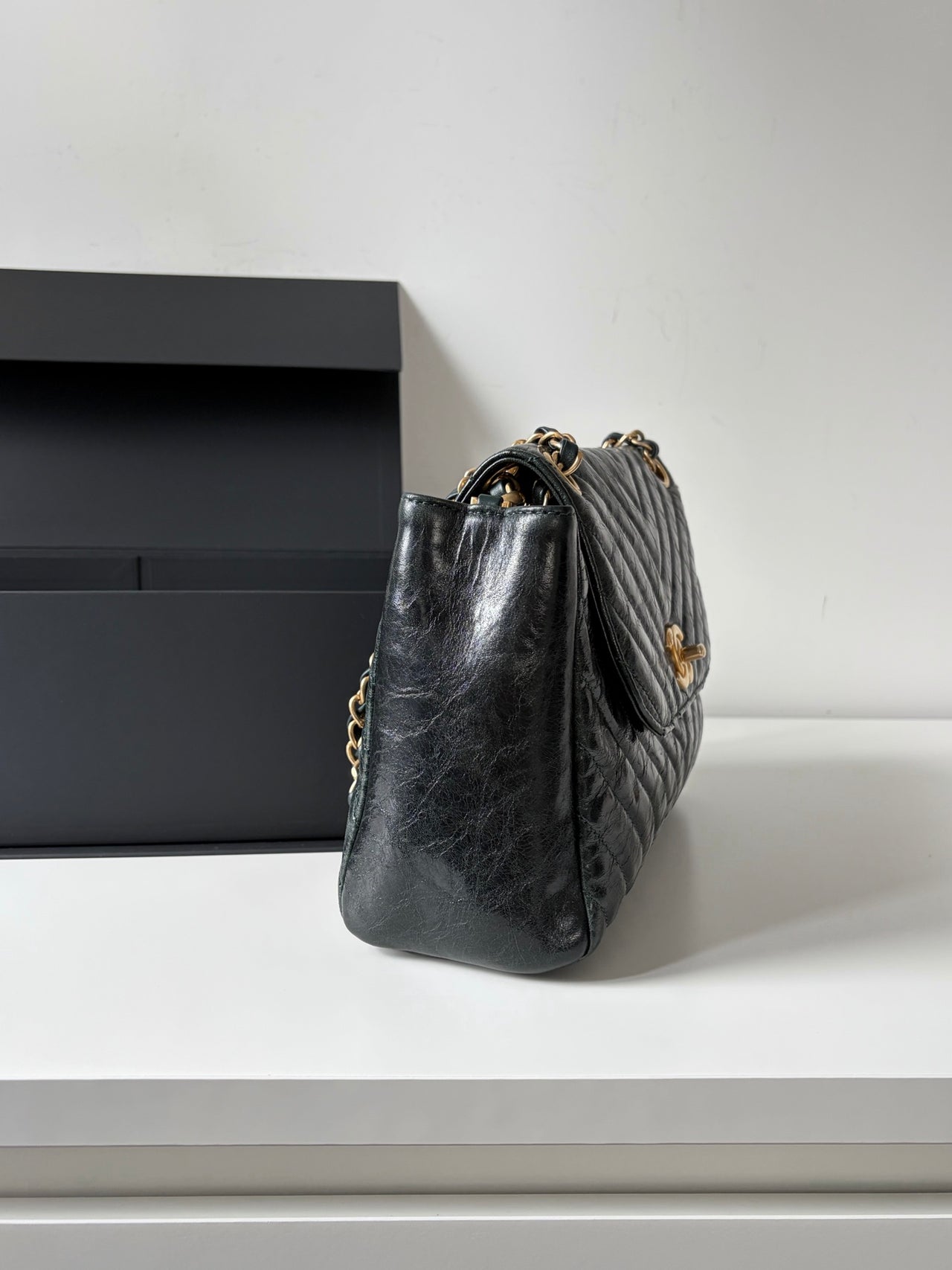CHANEL Emerald Green V-Shaped Shoulder Bag – Oil Wax Leather