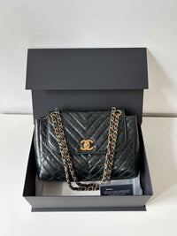 CHANEL Emerald Green V-Shaped Shoulder Bag – Oil Wax Leather
