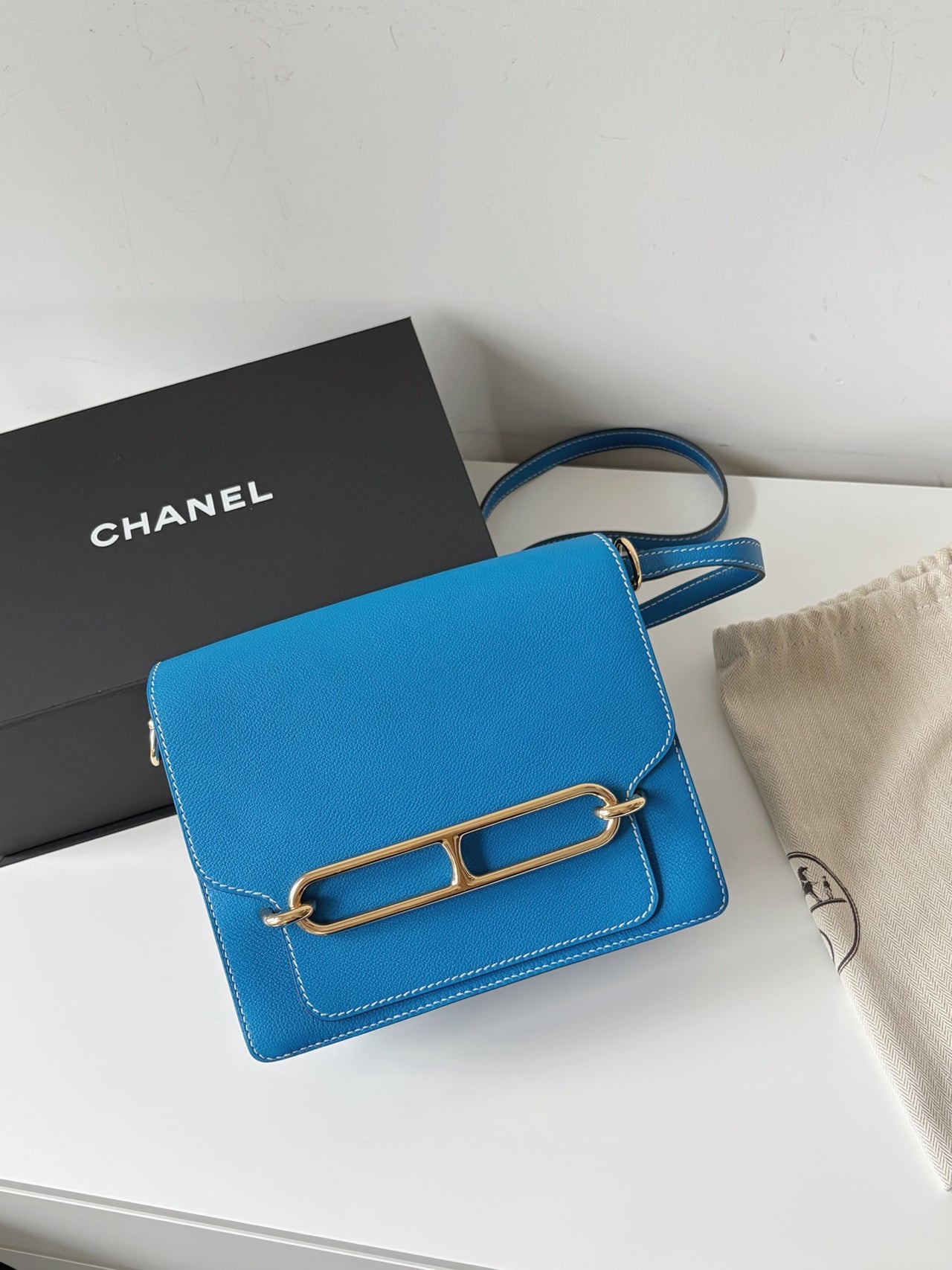 HERMÈS Roulis 23 – Blue Evercolor Calf Leather with Gold Hardware