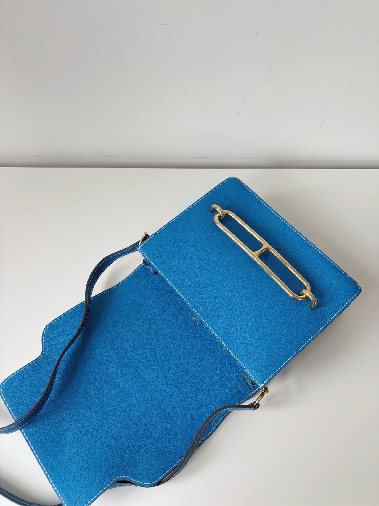 HERMÈS Roulis 23 – Blue Evercolor Calf Leather with Gold Hardware