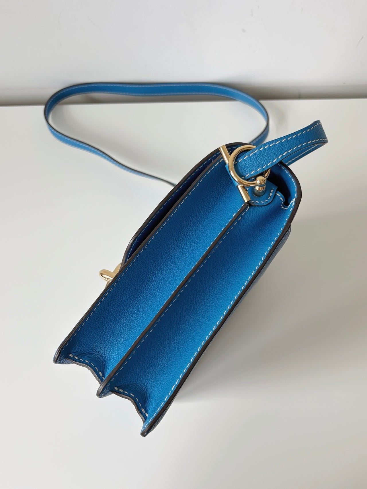 HERMÈS Roulis 23 – Blue Evercolor Calf Leather with Gold Hardware