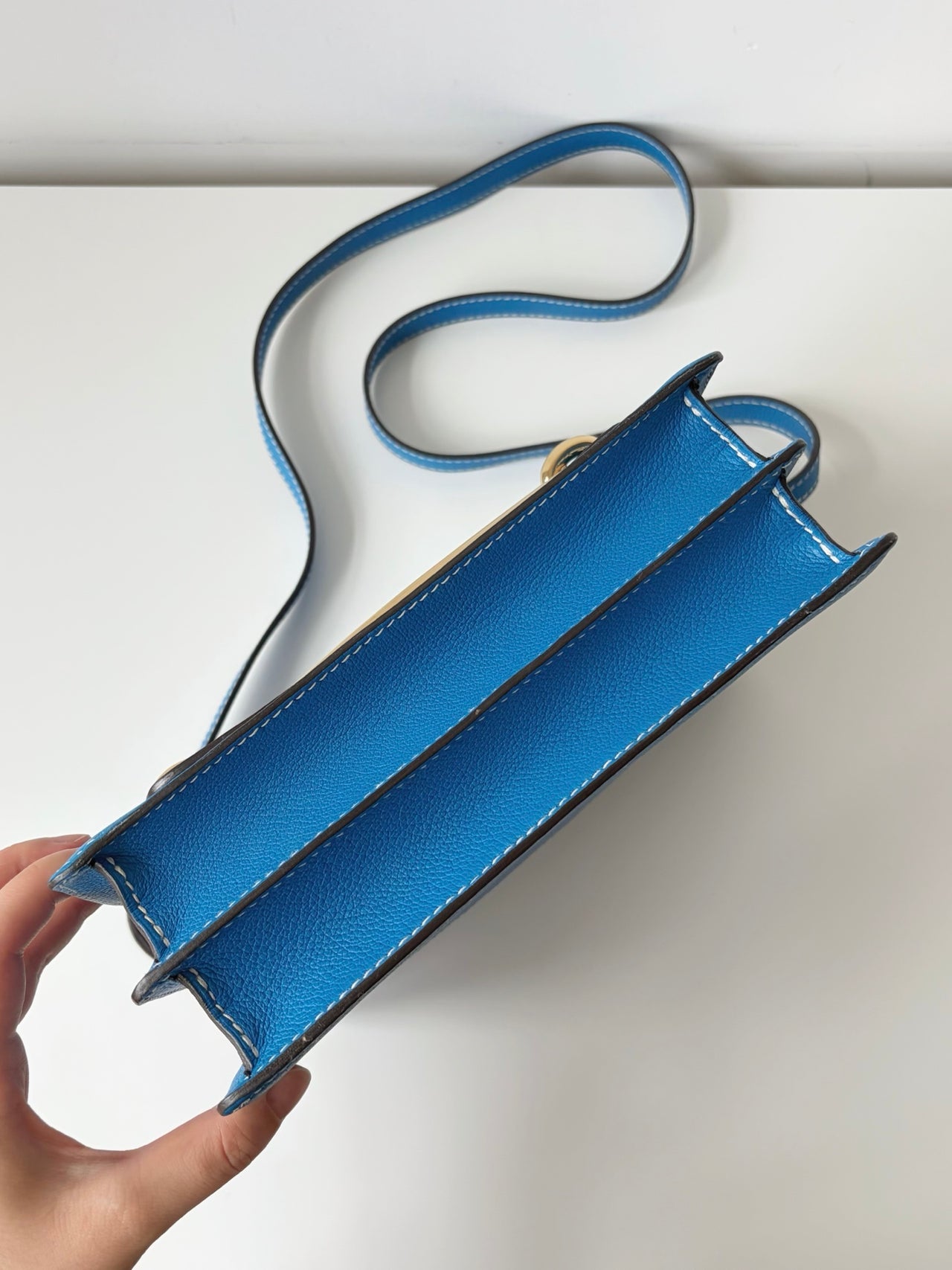 HERMÈS Roulis 23 – Blue Evercolor Calf Leather with Gold Hardware