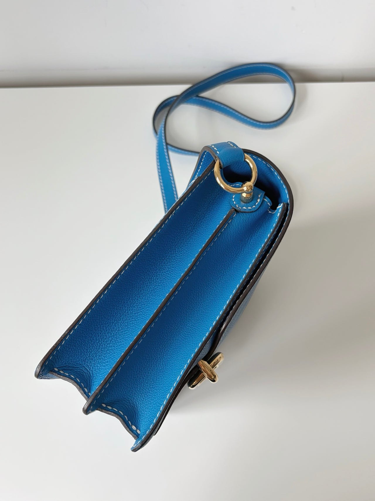 HERMÈS Roulis 23 – Blue Evercolor Calf Leather with Gold Hardware