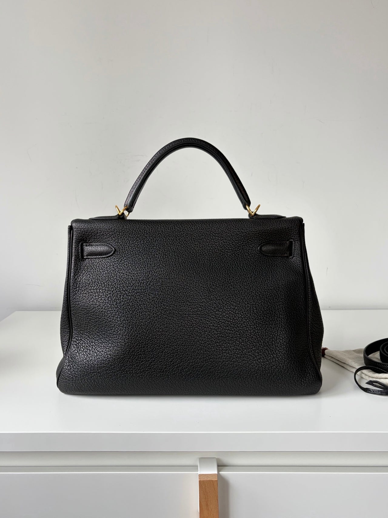 HERMÈS Kelly 32 – Black Leather with Gold Hardware