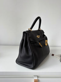 HERMÈS Kelly 32 – Black Leather with Gold Hardware