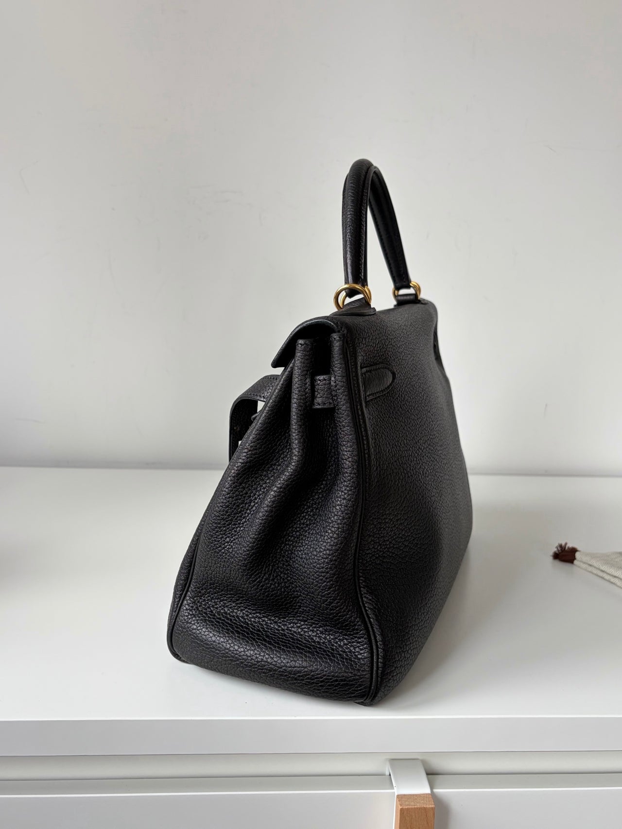 HERMÈS Kelly 32 – Black Leather with Gold Hardware