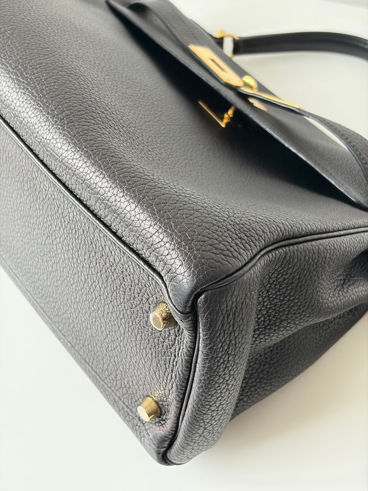 HERMÈS Kelly 32 – Black Leather with Gold Hardware