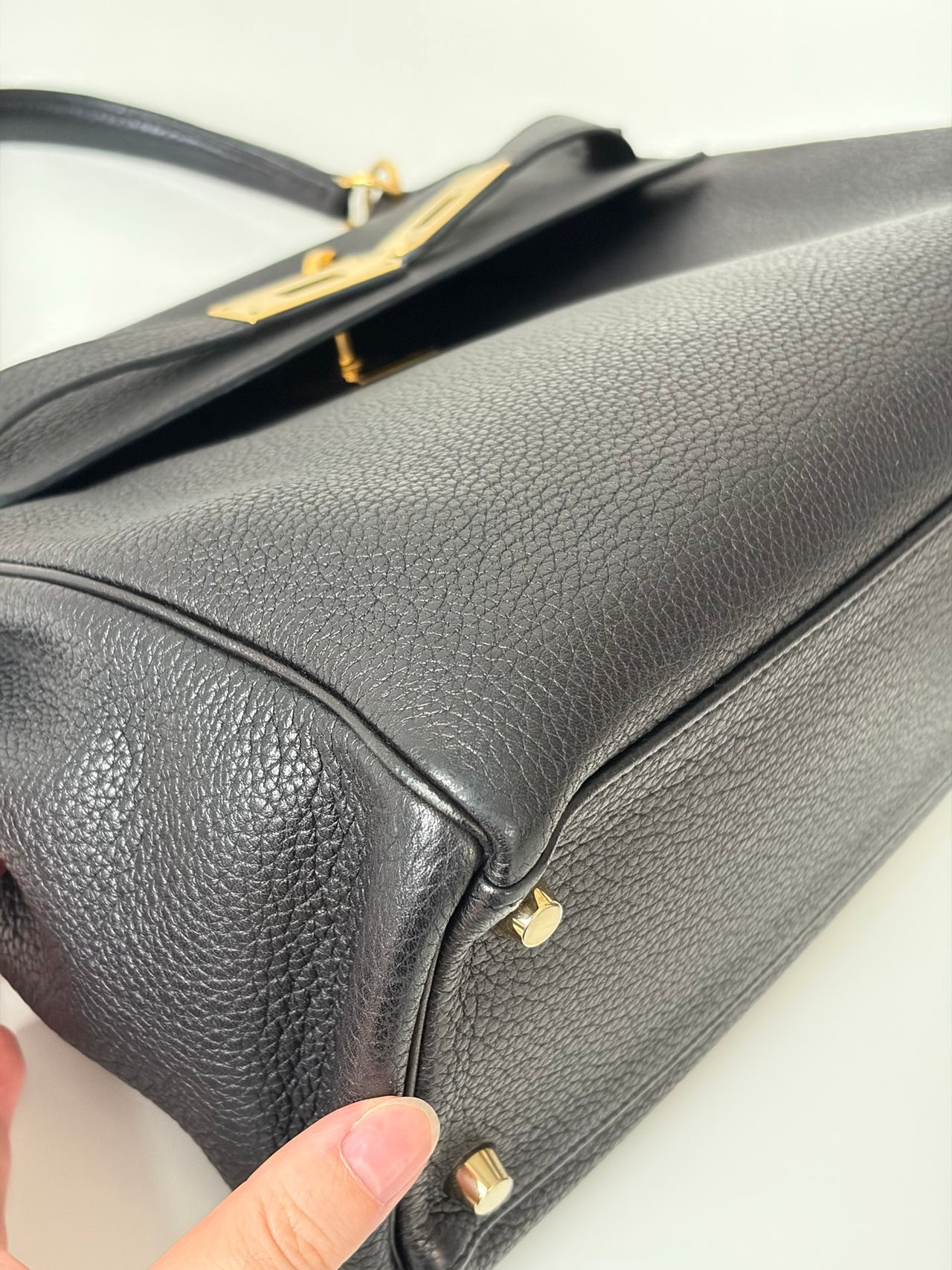 HERMÈS Kelly 32 – Black Leather with Gold Hardware