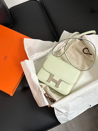 HERMÈS Constance 19 – Boucle Green Epsom Leather with Silver Hardware