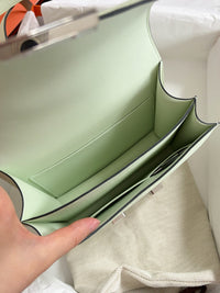 HERMÈS Constance 19 – Boucle Green Epsom Leather with Silver Hardware