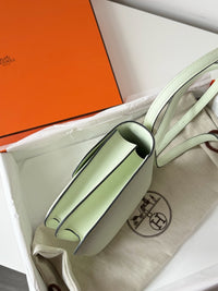 HERMÈS Constance 19 – Boucle Green Epsom Leather with Silver Hardware