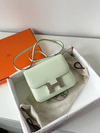 HERMÈS Constance 19 – Boucle Green Epsom Leather with Silver Hardware
