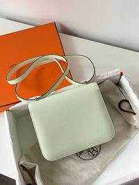 HERMÈS Constance 19 – Boucle Green Epsom Leather with Silver Hardware