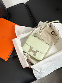 HERMÈS Constance 19 – Boucle Green Epsom Leather with Silver Hardware